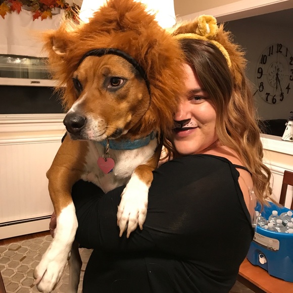 Meet the girl behind Caylin’s Closet 🌻 - Picture 2 of 6